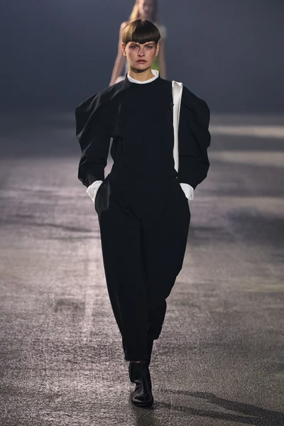 Look 10